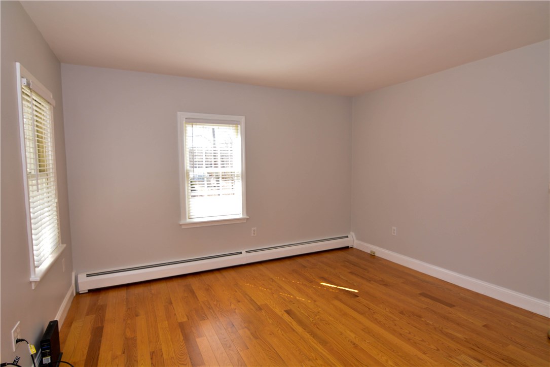 420 Boston Neck Road North Kingstown, RI 02852 - Photo 18 of 29 Living Room