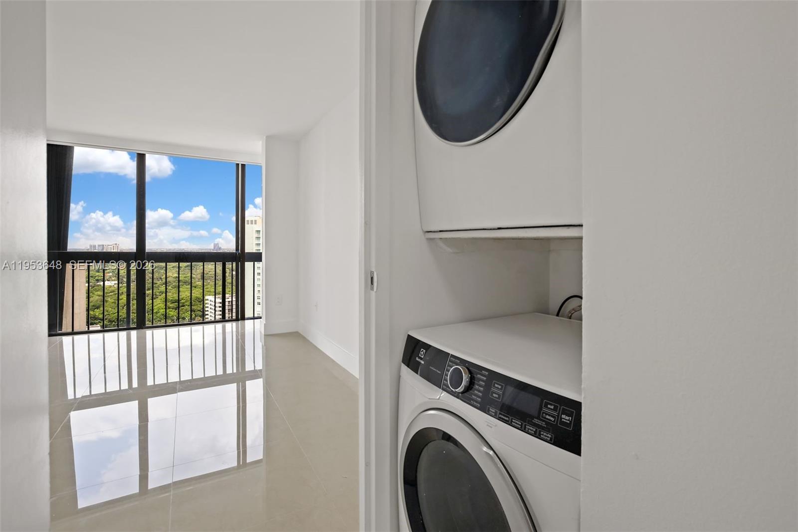 2333 Brickell Avenue, Unit 2710 Miami, FL 33129 - Photo 4 of 18