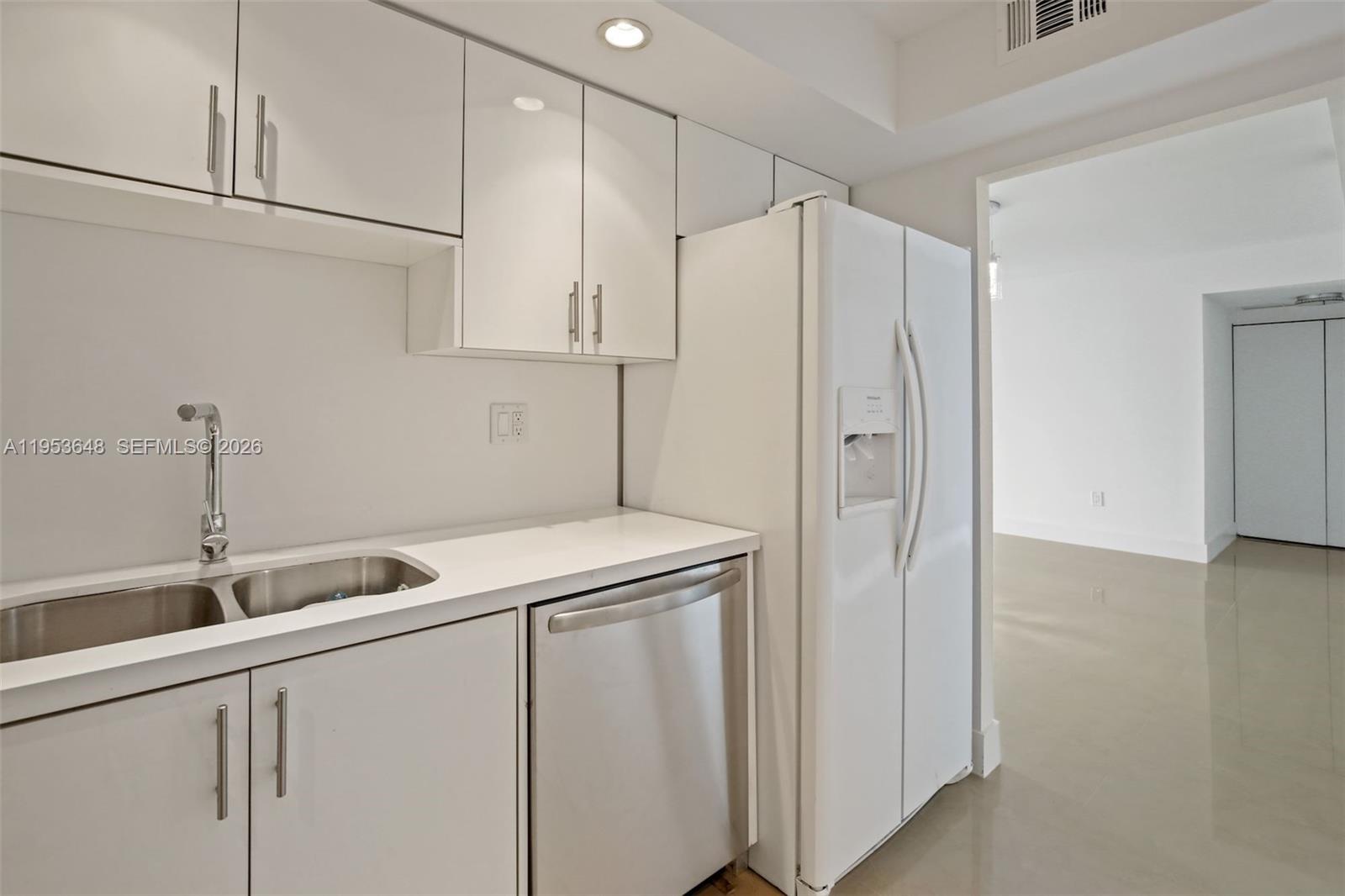 2333 Brickell Avenue, Unit 2710 Miami, FL 33129 - Photo 6 of 18