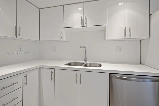 $4,300 | 2333 Brickell Avenue, Unit 2710, Miami, FL 33129