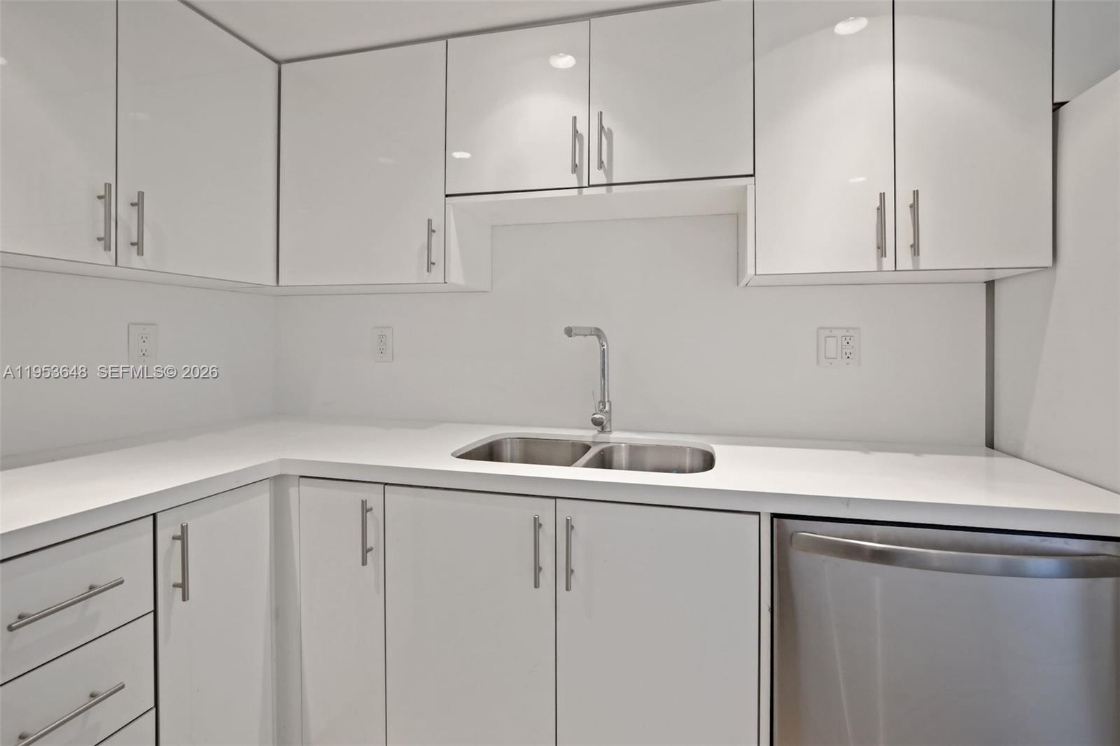 2333 Brickell Avenue, Unit 2710 Miami, FL 33129 - Photo 7 of 18