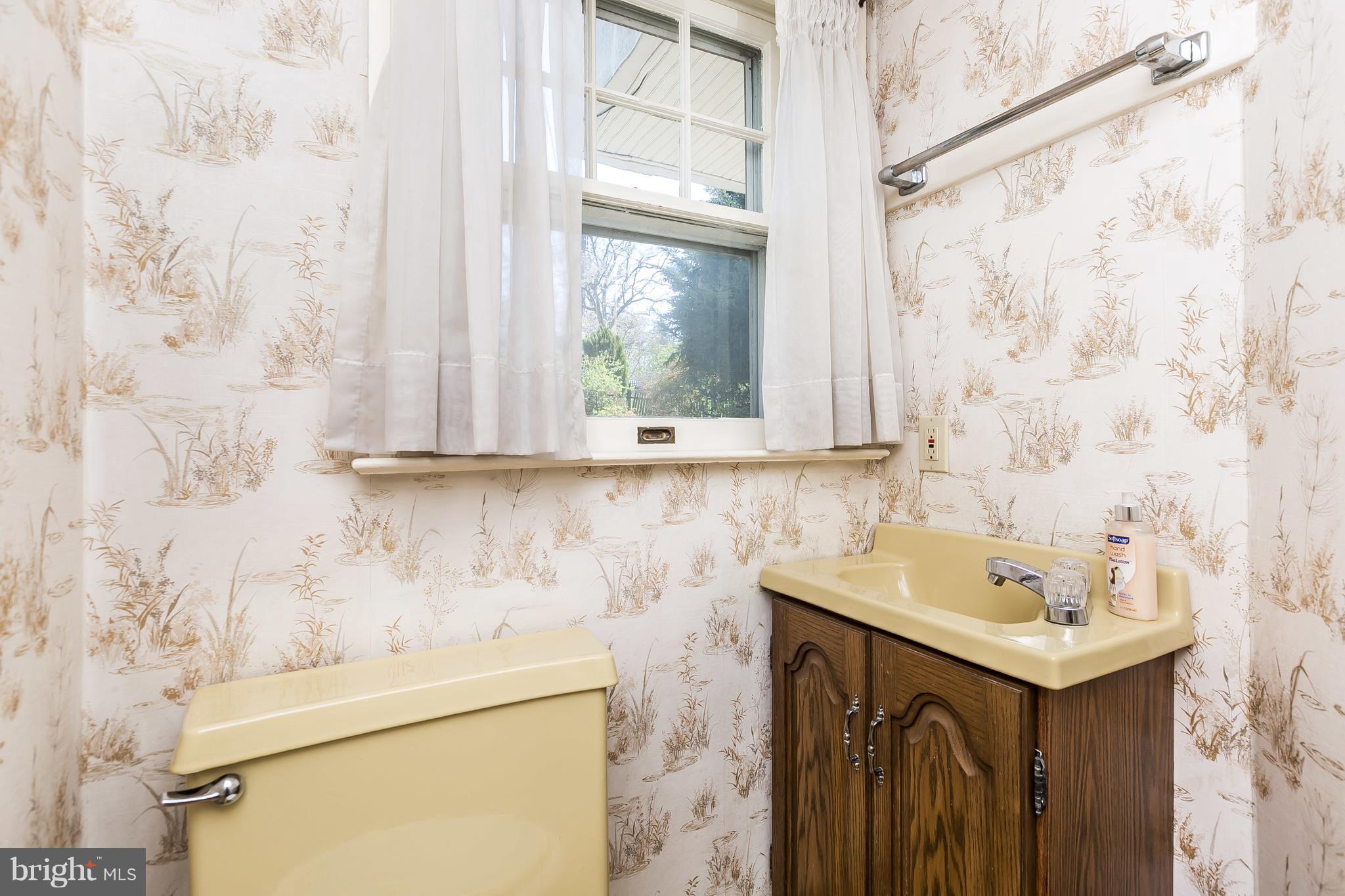 6301 Frederick Road Baltimore, MD 21228 - Photo 13 of 29 Main level half Bath