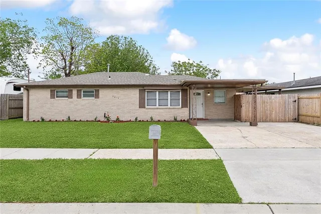 $179,900 | 3013 Volpe Drive, Chalmette, LA 70043