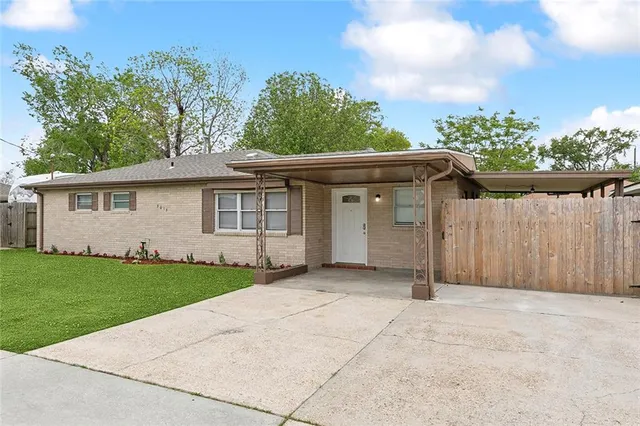 $179,900 | 3013 Volpe Drive, Chalmette, LA 70043