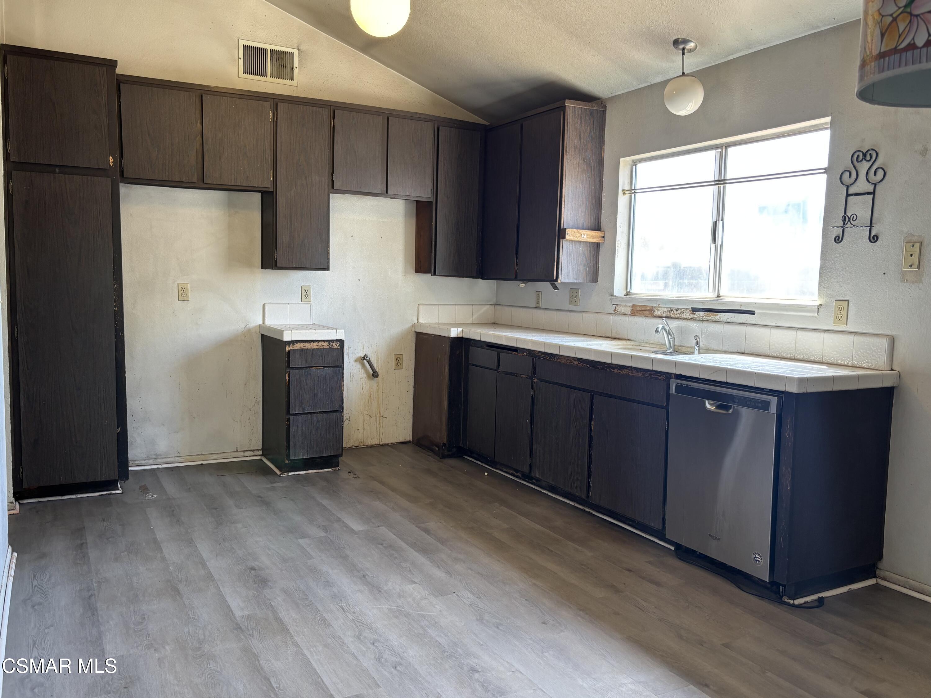 44013 Raysack Avenue Lancaster, CA 93535 - Photo 4 of 14 IMG_6923