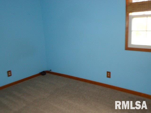 14858 East Clearview Road Mount Vernon, IL 62864 - Photo 9 of 12