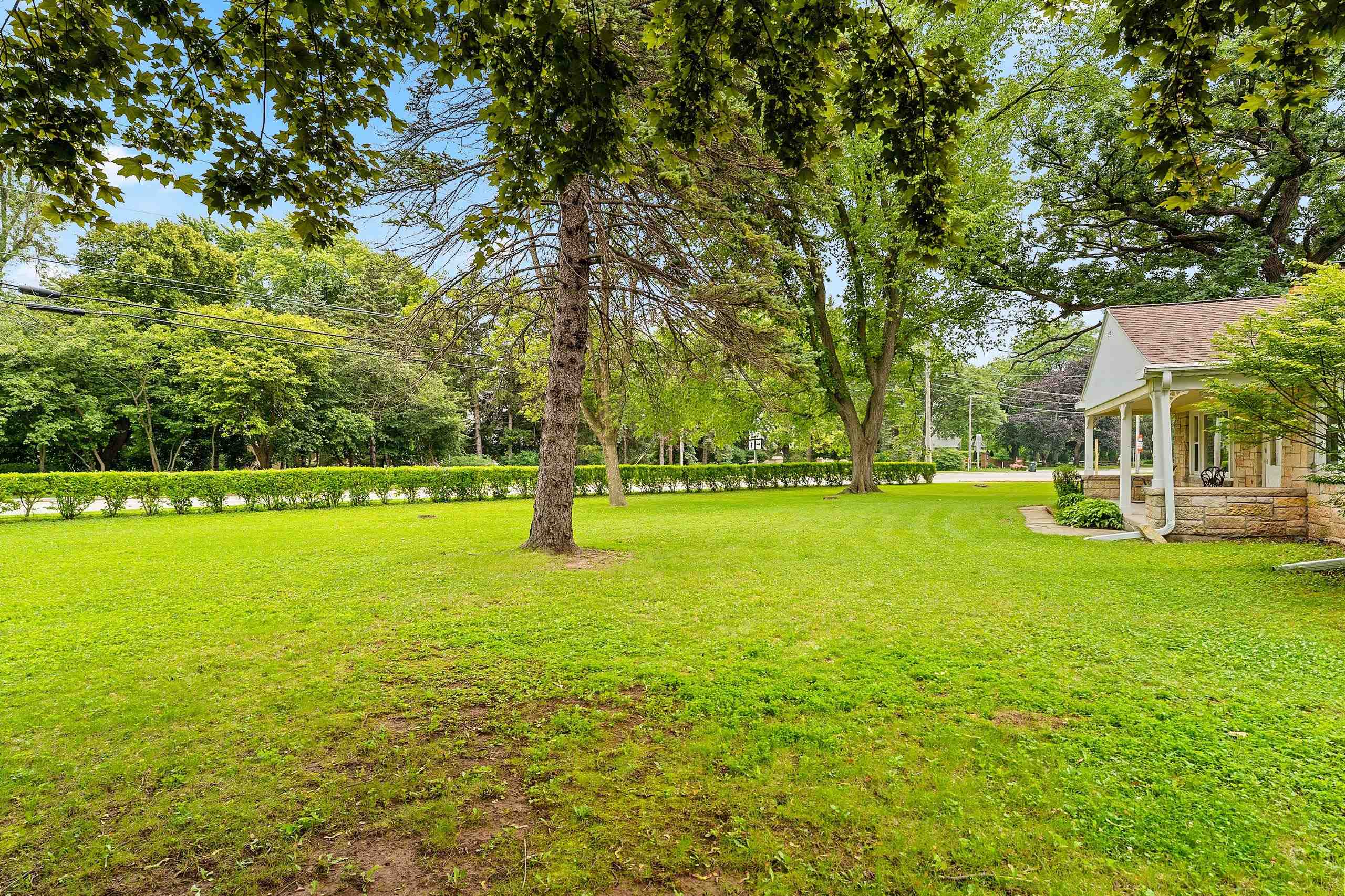 1636 Lost Dauphin Road De Pere, WI 54115 - Photo 3 of 49