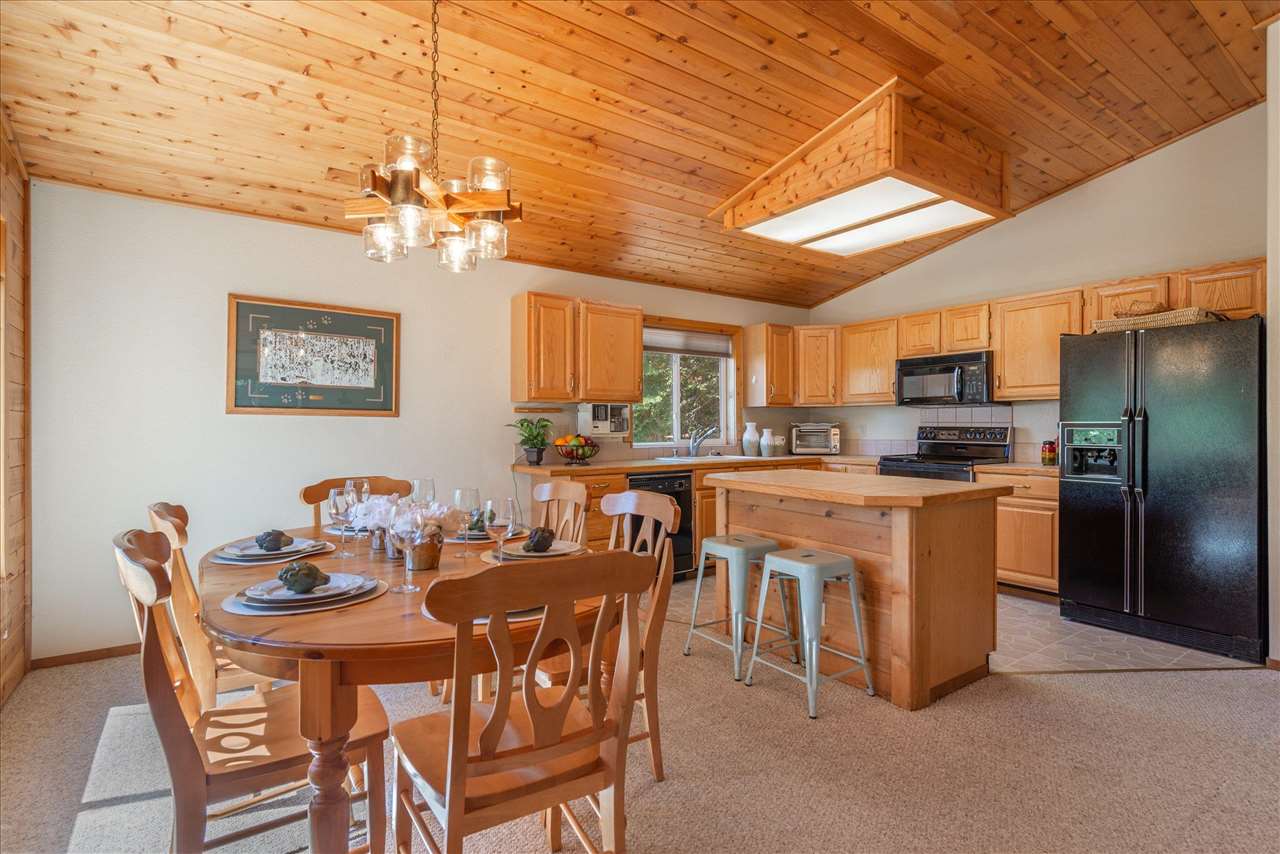 11828 Chamonix Road Truckee, CA 96161 - Photo 5 of 21 Gallery Image 5