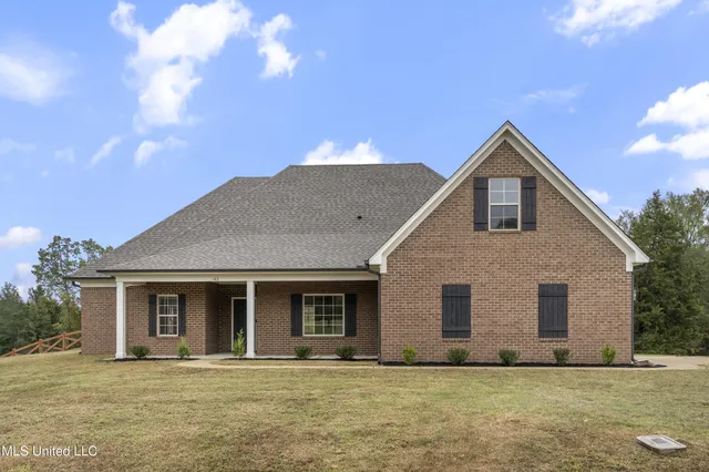 $375,000 | 162 Byhalia Creek Farms Road West, Byhalia, MS 38611