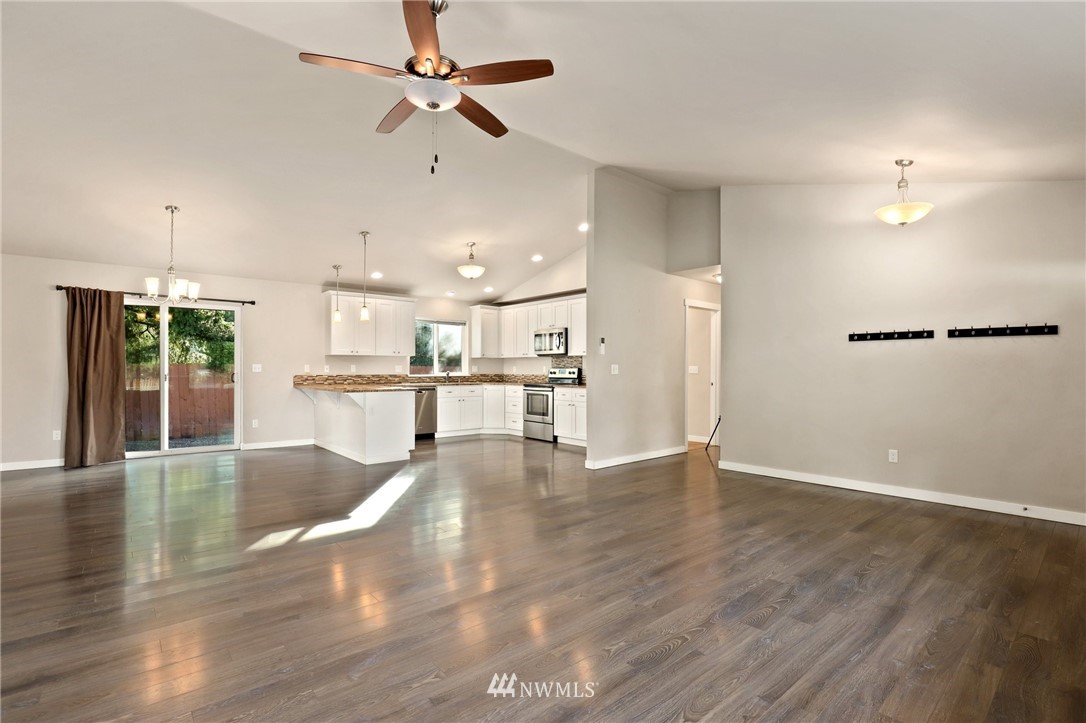 17724 Pendleton Street Southwest Rochester, WA 98579 - Photo 5 of 26