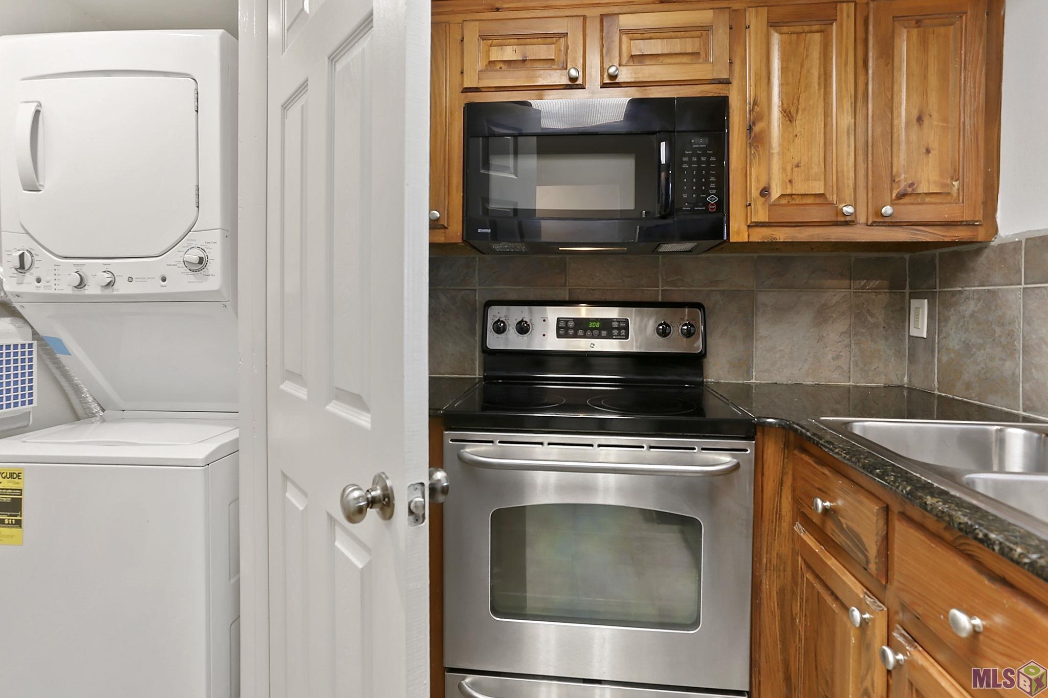 2045 North 3rd Street, Unit 404 Baton Rouge, LA 70802 - Photo 6 of 19 Laundry Closet