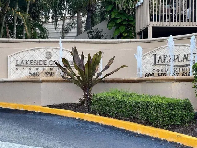 $2,000 | 616 Executive Center Drive, West Palm Beach, FL 33401