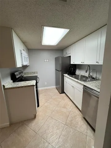 $2,000 | 616 Executive Center Drive, West Palm Beach, FL 33401