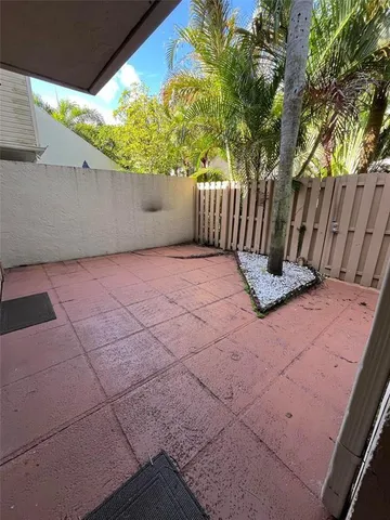 $2,000 | 616 Executive Center Drive, West Palm Beach, FL 33401