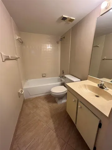 $2,000 | 616 Executive Center Drive, West Palm Beach, FL 33401