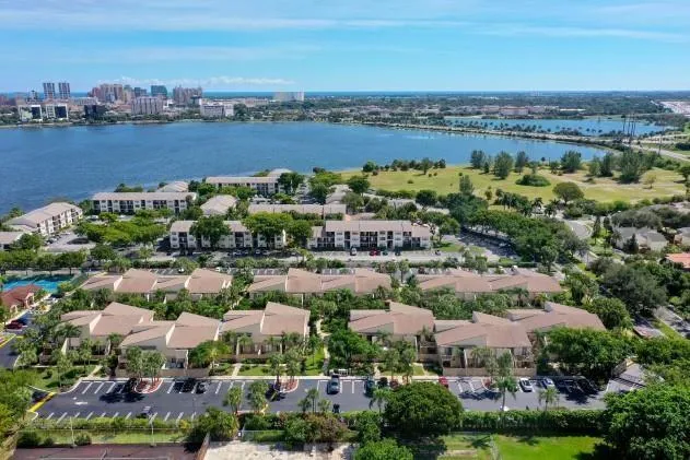 $2,000 | 616 Executive Center Drive, West Palm Beach, FL 33401