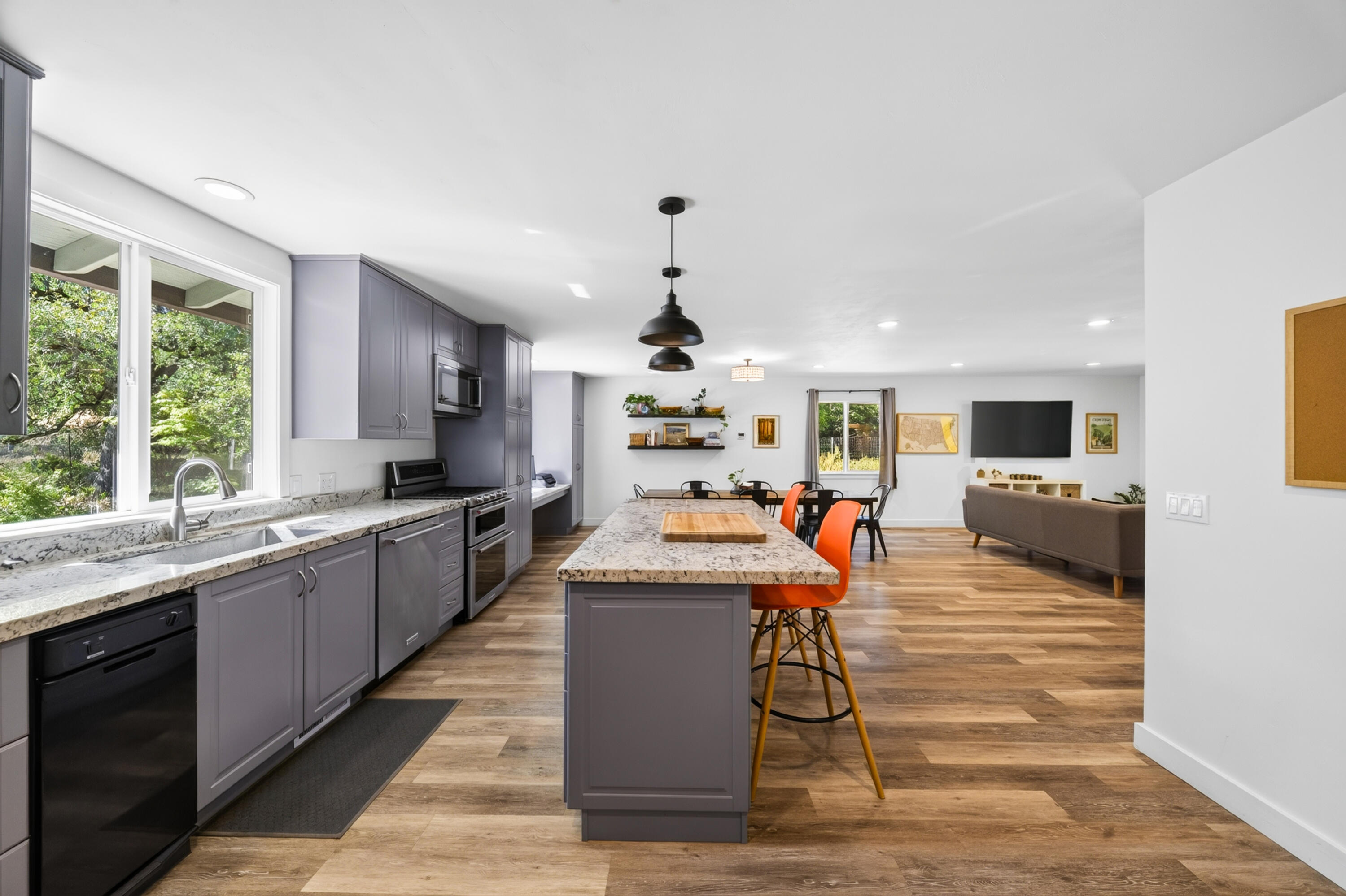 9057 Simmons Road Redding, CA 96001 - Photo 14 of 63 simmons-06826