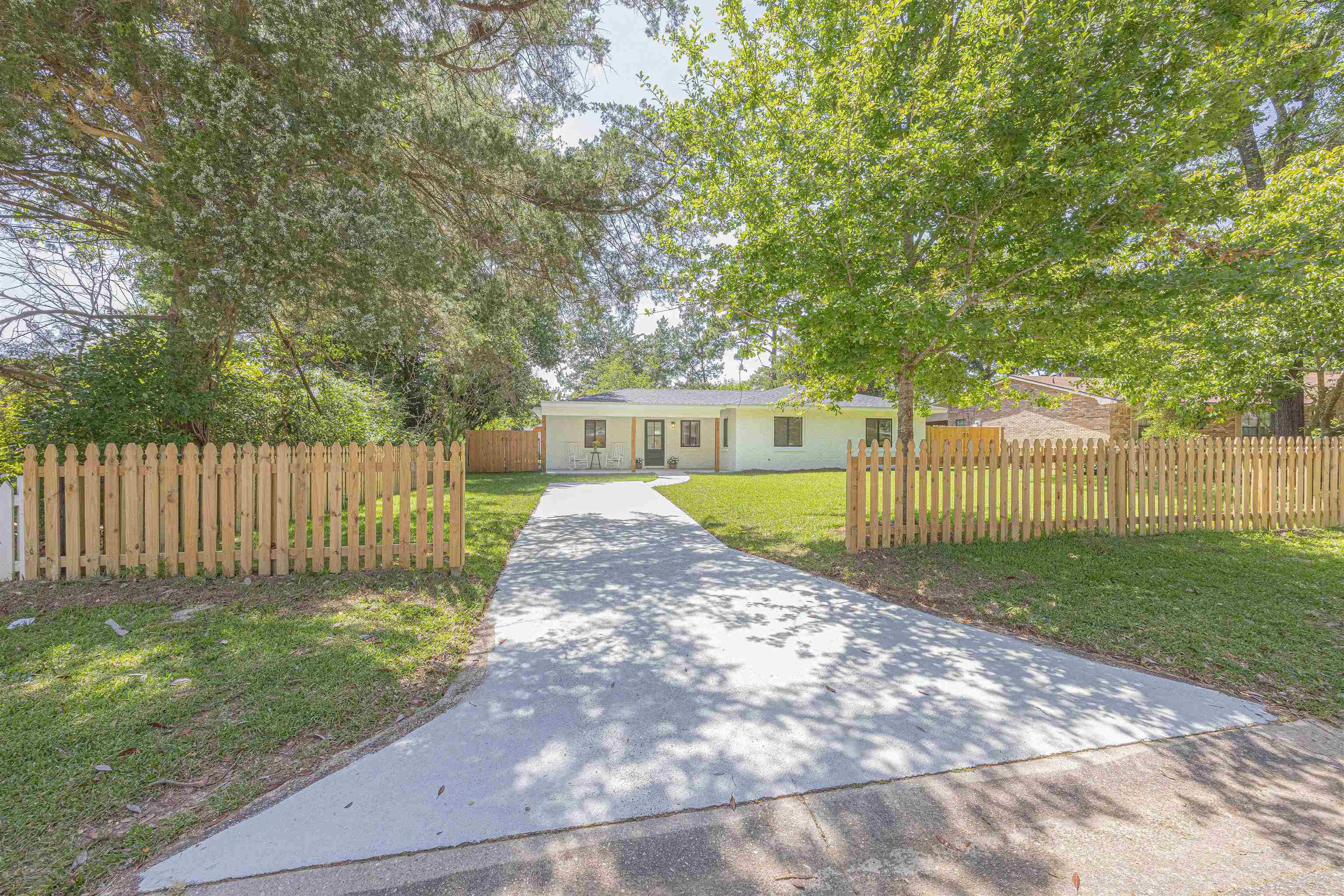 362 Azalea Street Fairhope, AL 36532 - Photo 2 of 45