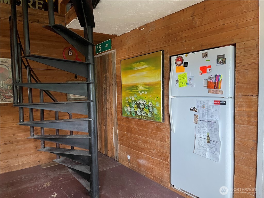 57 Slippery Hill Lane Republic, WA 99166 - Photo 13 of 32 a view of front door and bedroom