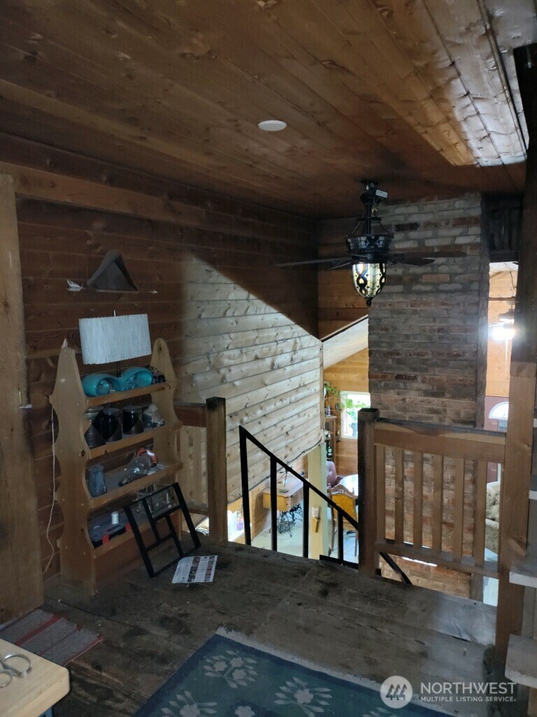 57 Slippery Hill Lane Republic, WA 99166 - Photo 17 of 32 a view of entryway