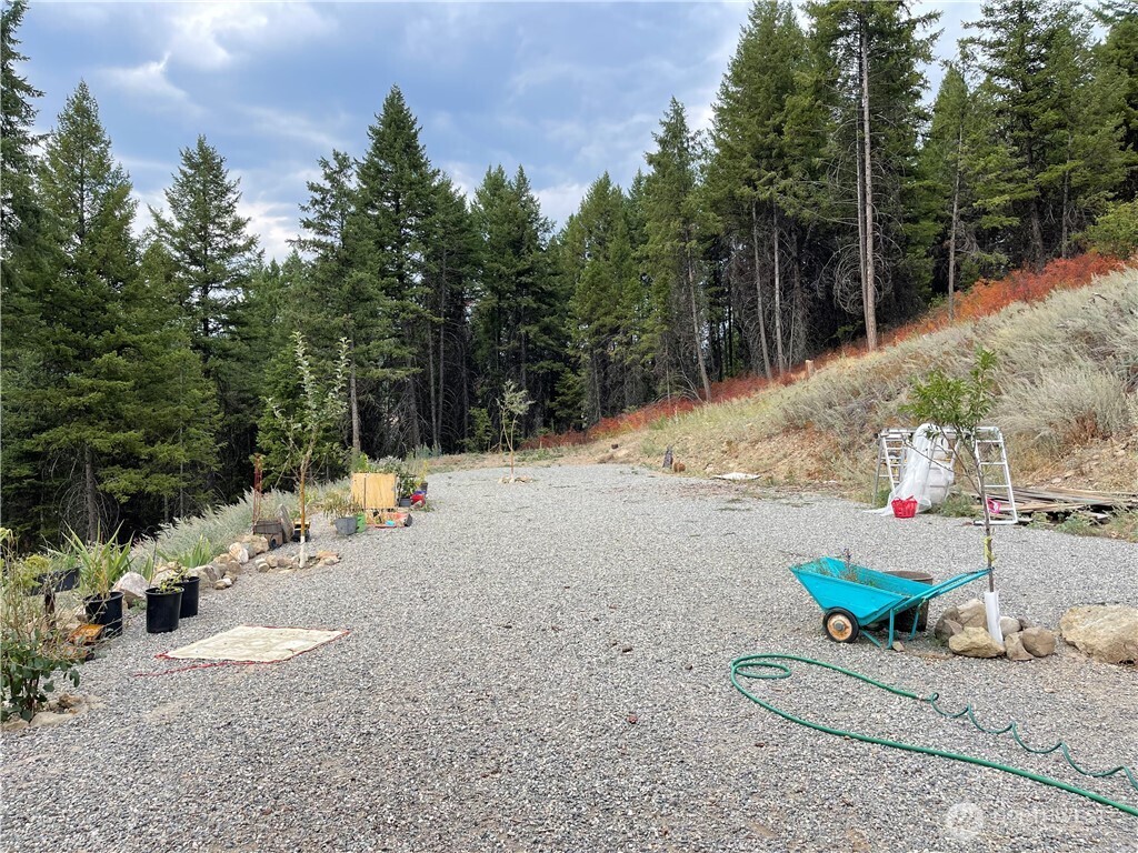 57 Slippery Hill Lane Republic, WA 99166 - Photo 26 of 32 a backyard of a house with table and chairs