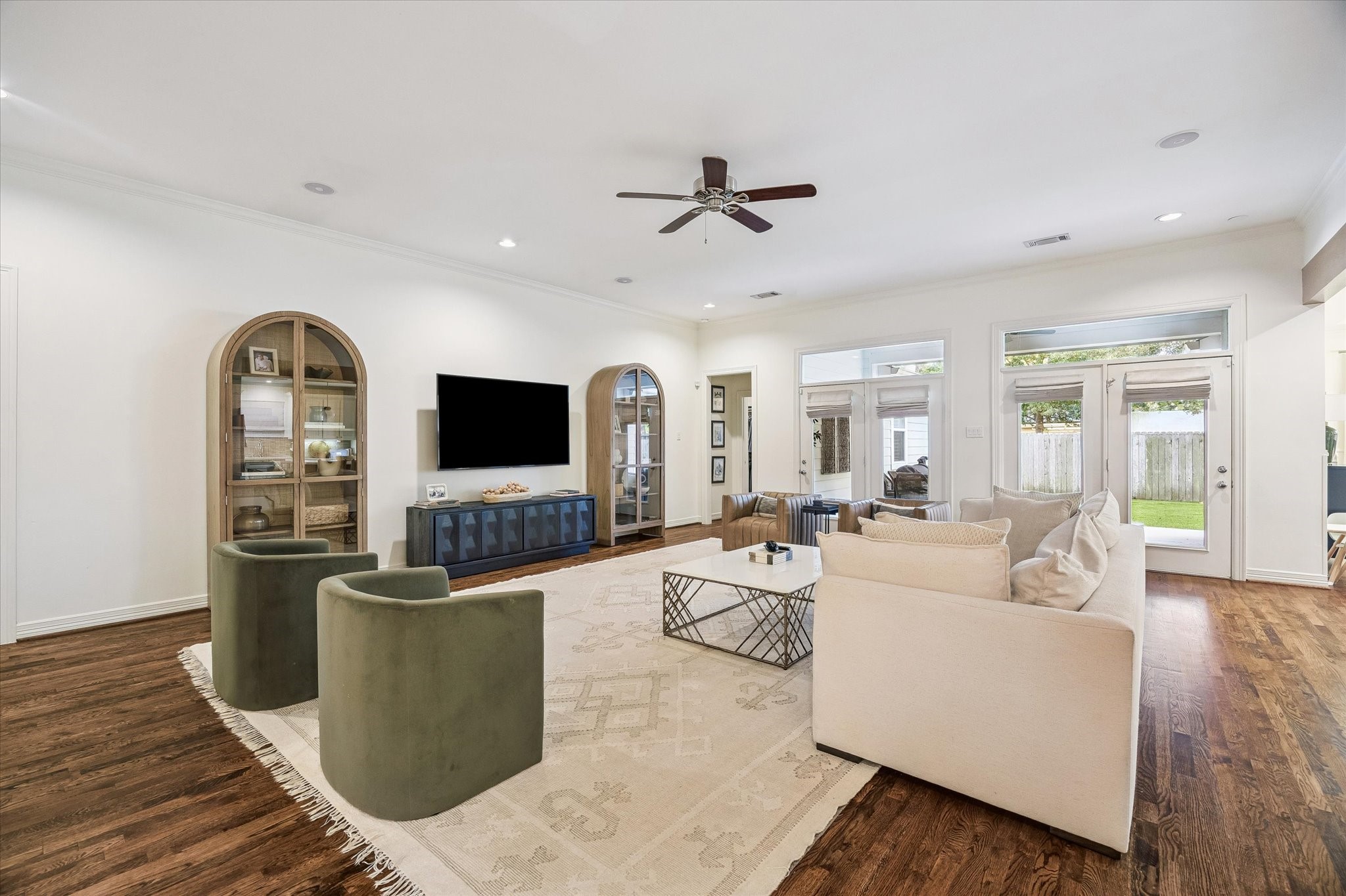 1329 Richelieu Lane Houston, TX 77018 - Photo 6 of 39 Bright spacious living room with double French doors