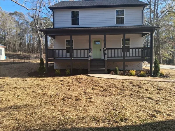 a view of a house with a yard