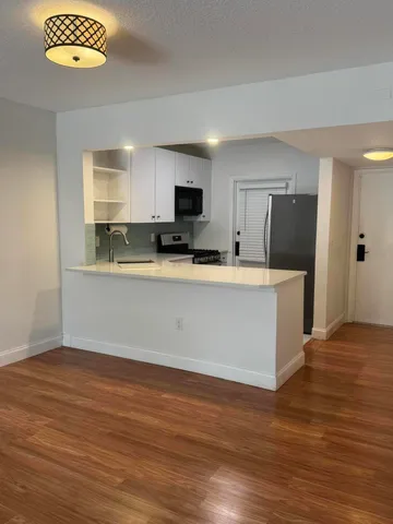 $2,200 | 200 East Royal Palm Road, Unit 206, Boca Raton, FL 33432