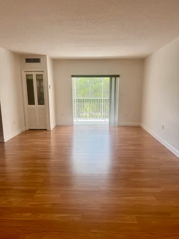 $2,200 | 200 East Royal Palm Road, Unit 206, Boca Raton, FL 33432