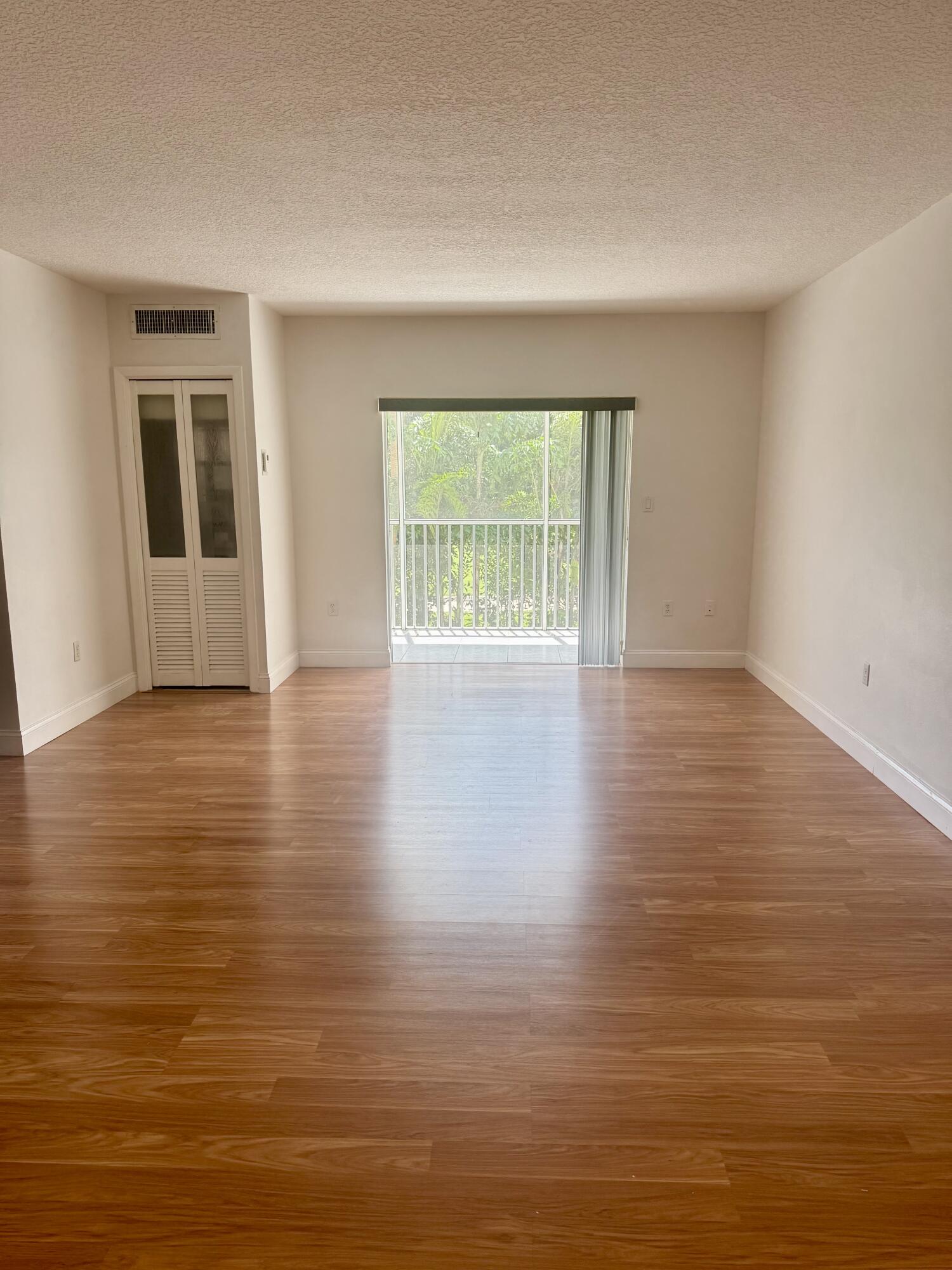 200 East Royal Palm Road, Unit 206 Boca Raton, FL 33432 - Photo 4 of 13 Living area