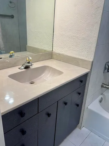 $2,200 | 200 East Royal Palm Road, Unit 206, Boca Raton, FL 33432