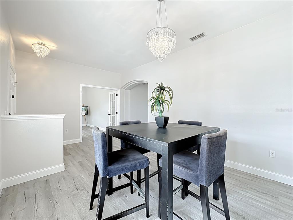 312 Towhee Road Winter Haven, FL 33881 - Photo 19 of 45 a view of a dining room with a table and chairs