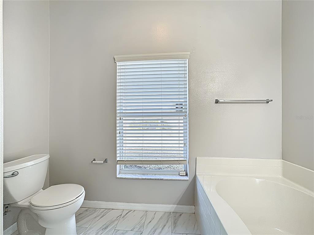 312 Towhee Road Winter Haven, FL 33881 - Photo 37 of 45 a bathroom with a toilet and a bathtub
