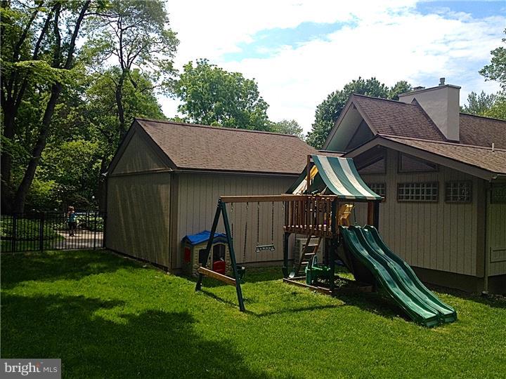 1334 Valley Road Villanova, PA 19085 - Photo 23 of 24 Side Yard