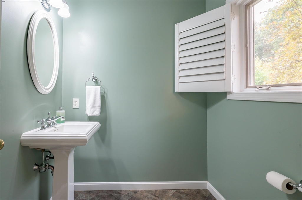 501 Cushing Road Newmarket, NH 03857 - Photo 16 of 40