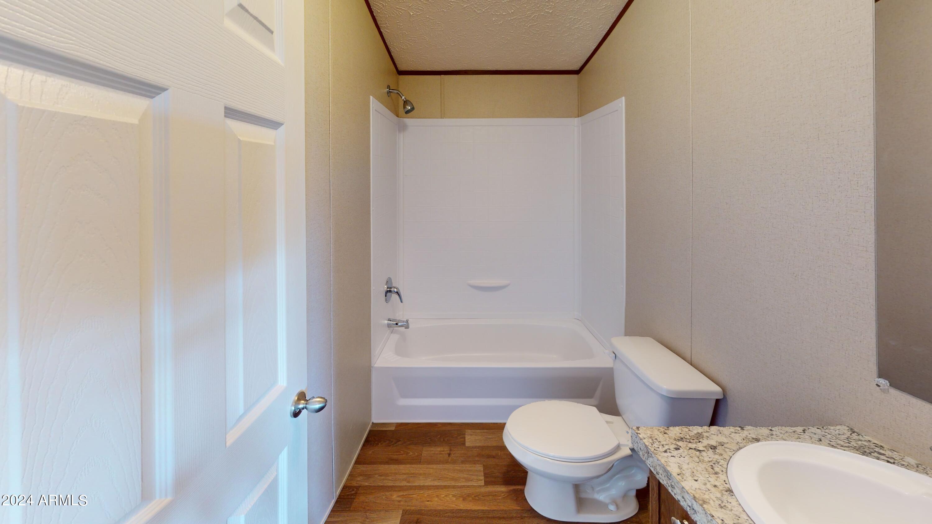 1780 Hereford Road Taylor, AZ 85939 - Photo 19 of 28 UTF-8''1720-Hereford-Rd-Bathroom
