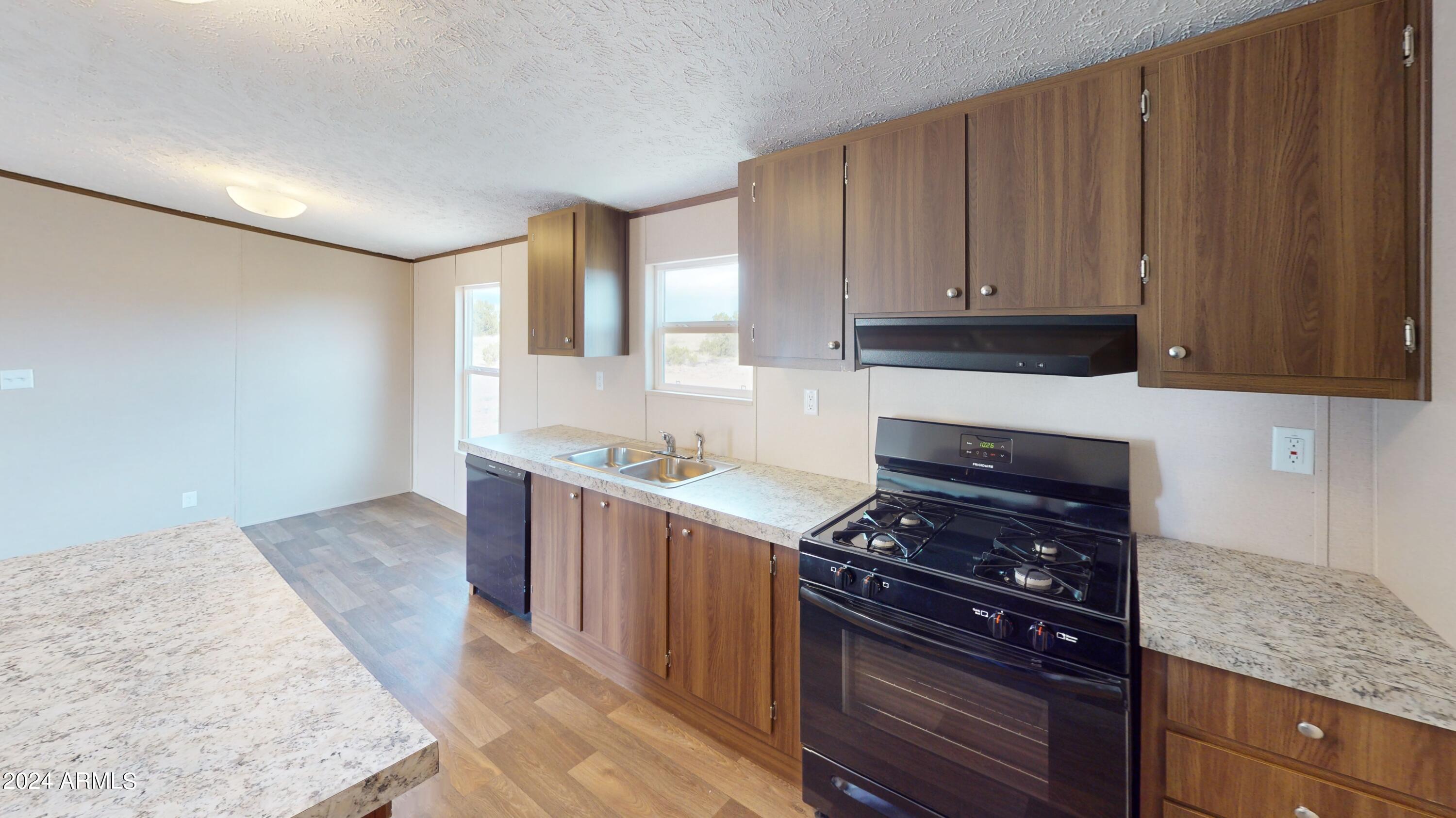 1780 Hereford Road Taylor, AZ 85939 - Photo 6 of 28 UTF-8''1720-Hereford-Rd-Kitchen(1)