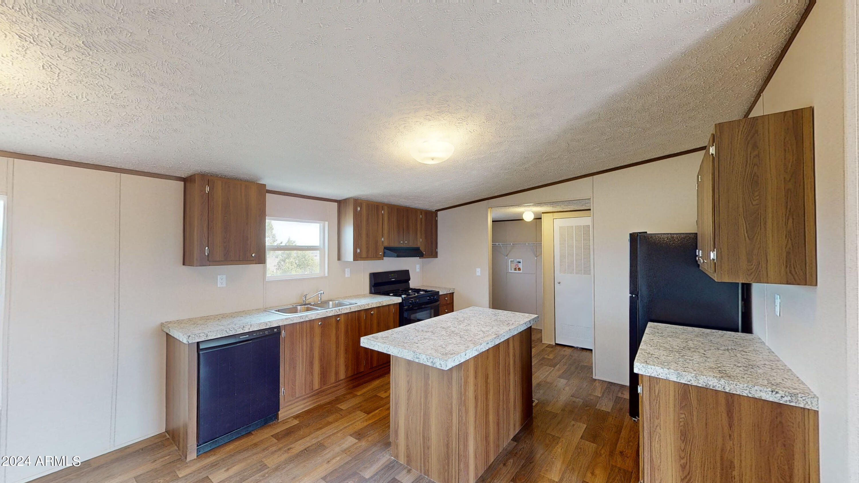 1780 Hereford Road Taylor, AZ 85939 - Photo 7 of 28 UTF-8''1720-Hereford-Rd-06272024_175900