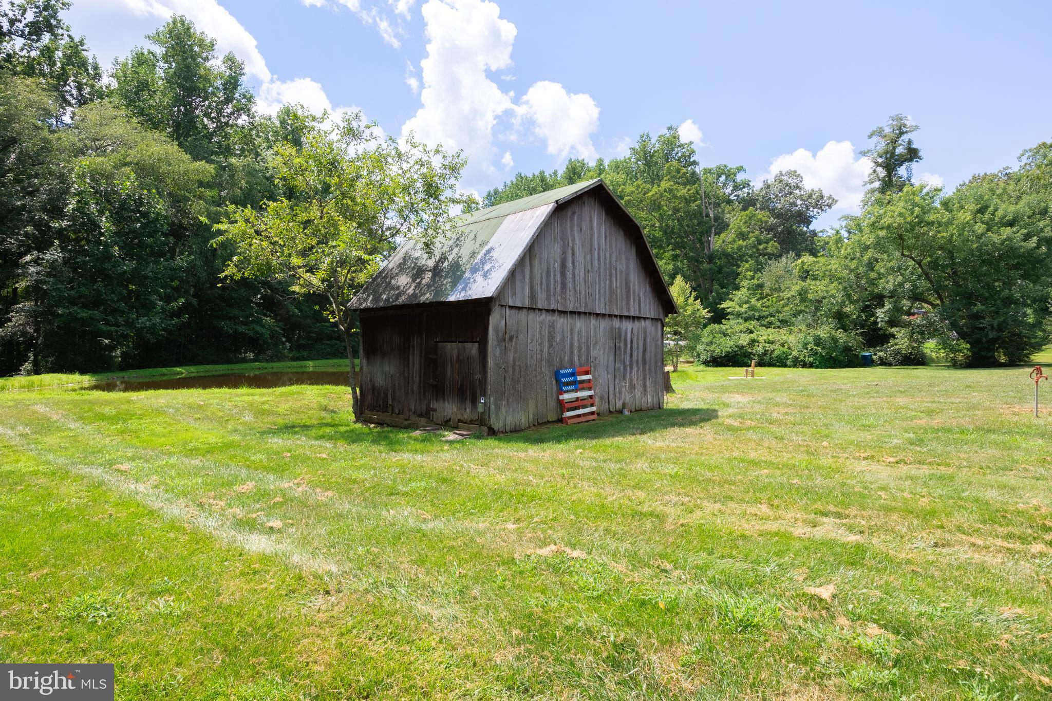 24060 New Mountain Road Aldie, VA 20105 - Photo 30 of 57 Large barn