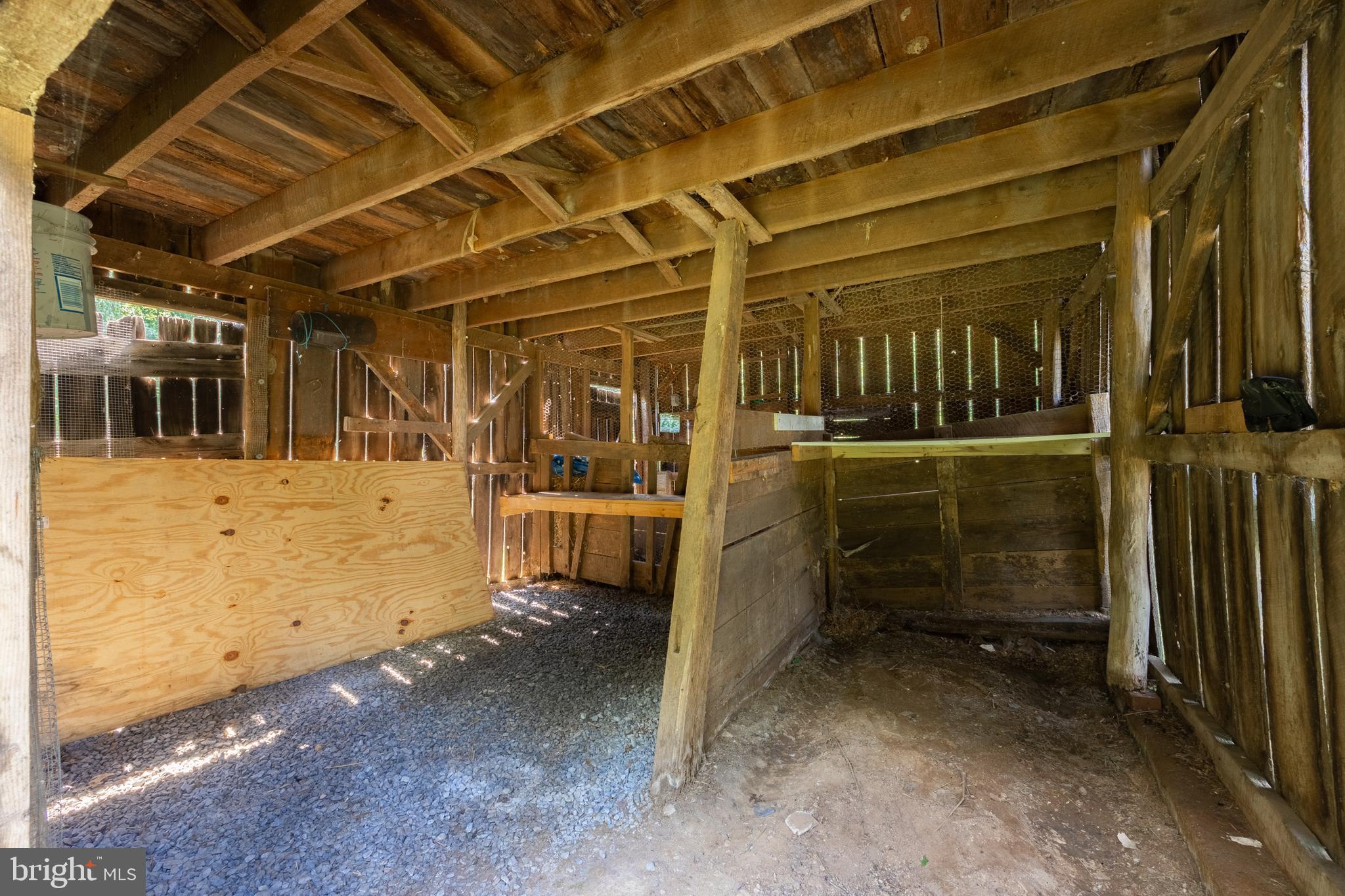 24060 New Mountain Road Aldie, VA 20105 - Photo 31 of 57 Barn has power