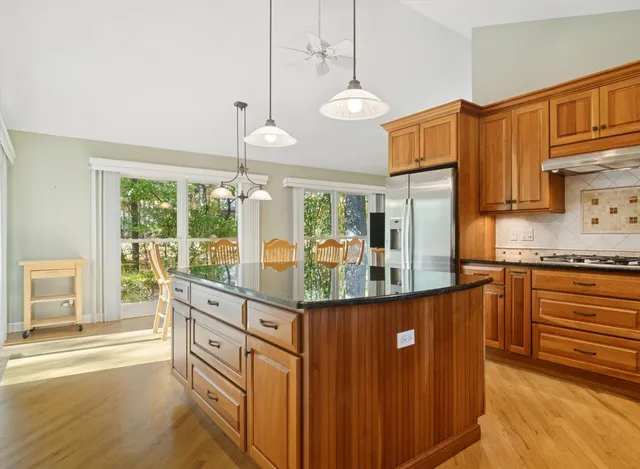 $995,000 | 205 Bradford Court, Lake Bluff, IL 60044