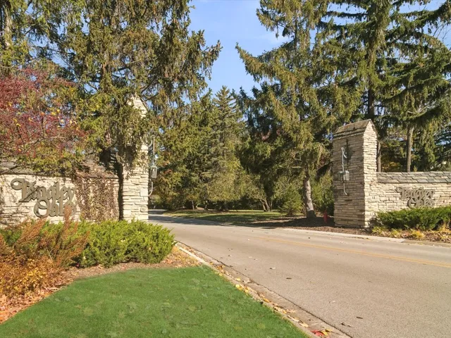 $995,000 | 205 Bradford Court, Lake Bluff, IL 60044