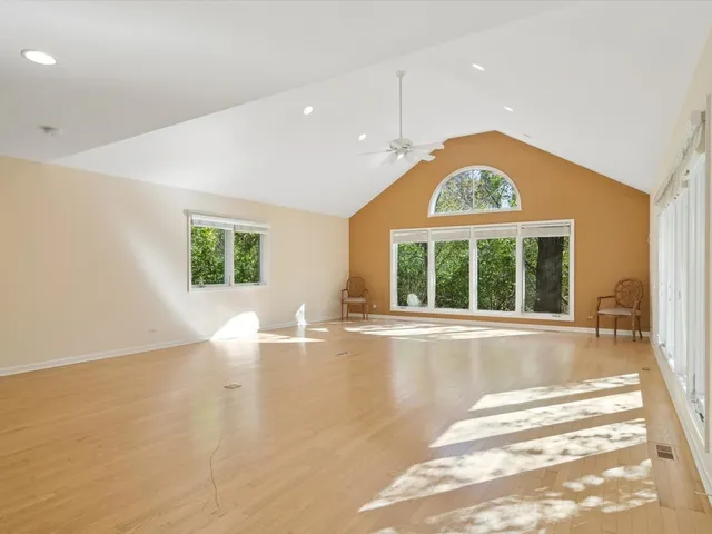 $995,000 | 205 Bradford Court, Lake Bluff, IL 60044