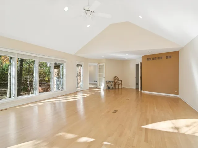 $995,000 | 205 Bradford Court, Lake Bluff, IL 60044