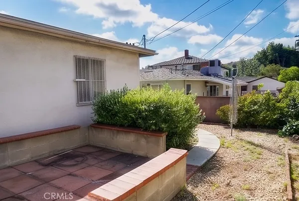 a view of a house with backyard and sitting area