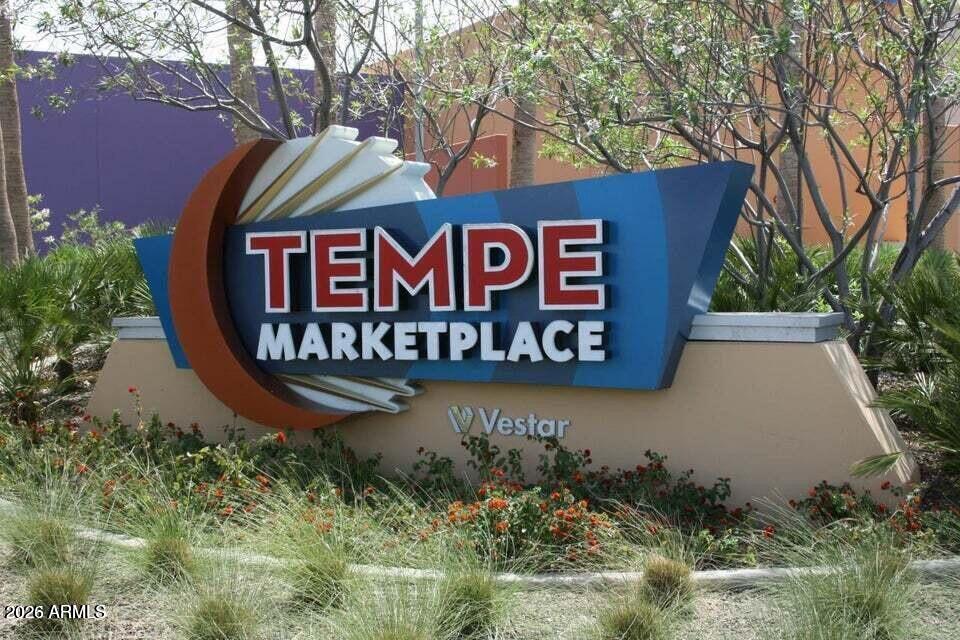 2402 East 5th Street, Unit 1646 Tempe, AZ 85288 - Photo 34 of 37 a street sign that is sitting on a brick wall