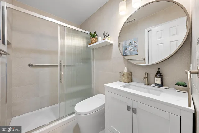 a view of a livingroom with furniture