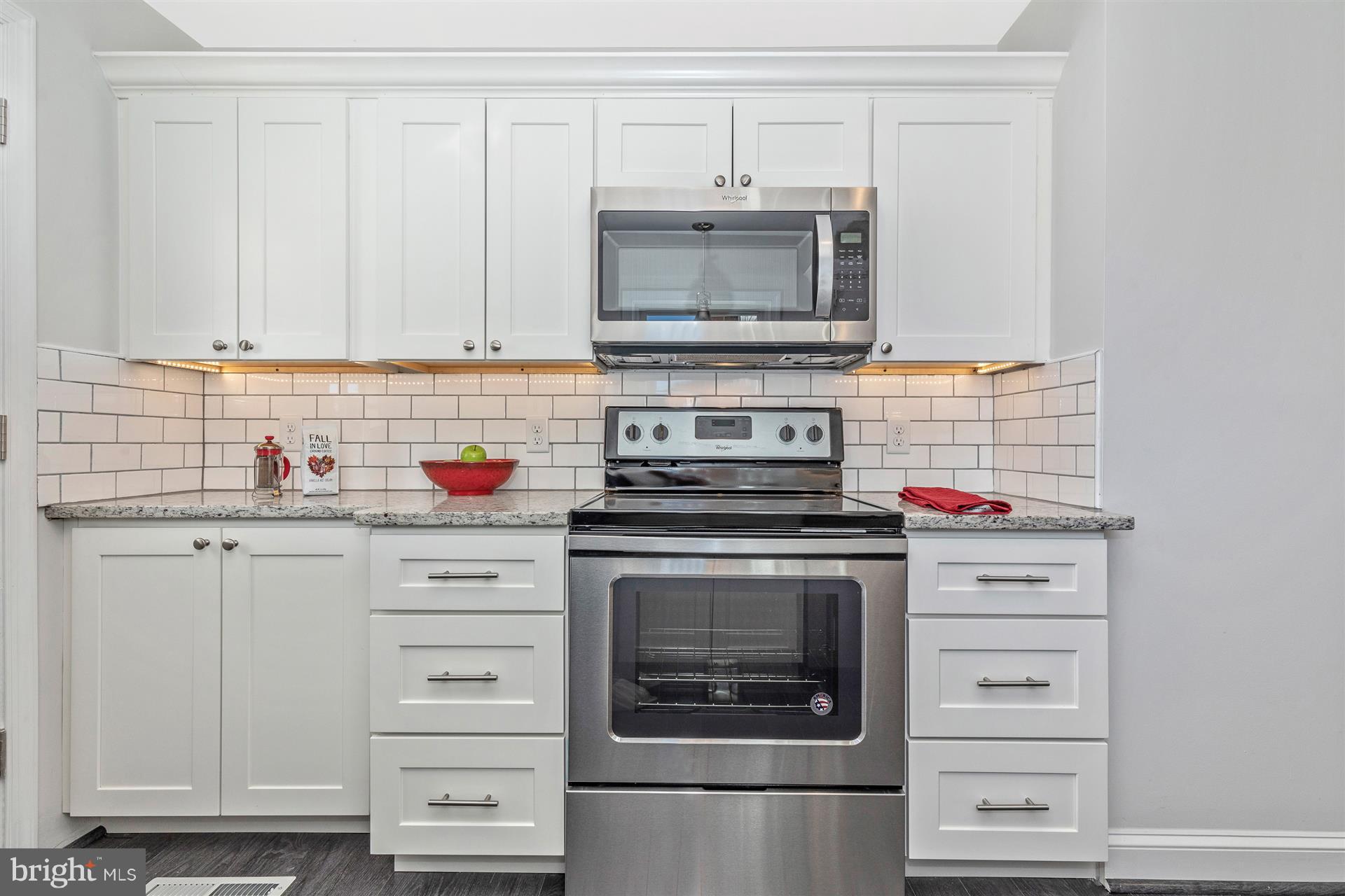 10133 Rocky Ridge Road Rocky Ridge, MD 21778 - Photo 11 of 36 Subway tile backsplash.
