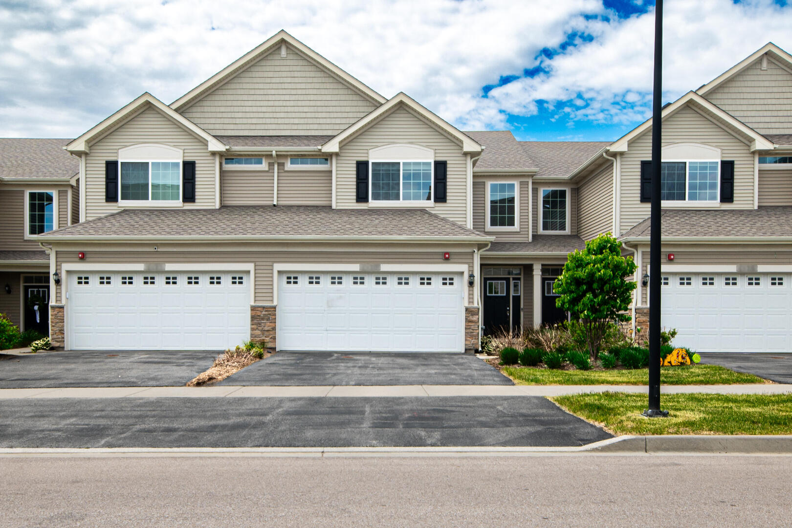 2049 Stuttle Road Batavia, IL 60510 - Photo 1 of 17 Gallery Image 1