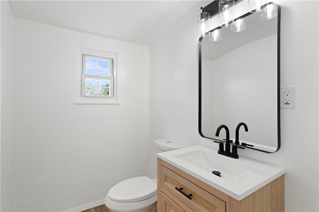 1417 Jefferson Heights Road Pittsburgh, PA 15235 - Photo 18 of 28 Half Bathroom Upper Level